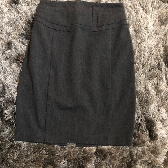 Express HIGH-WAIST BUCKLE-BACK PENCIL SKIRT - Picture 3 of 4